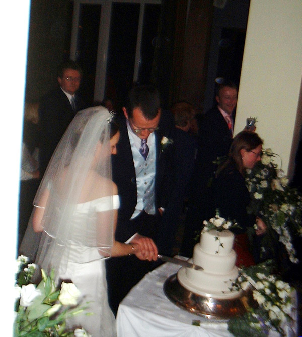 16--Karen_and_Alex_cut_the_cake
